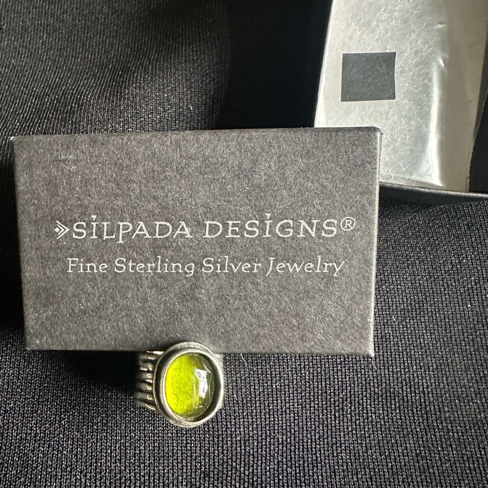 Silpada Sterling Silver Ring with wide band and Green Stone size 5